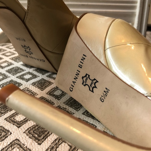 Gianni Bini cream pumps 6.5 - Picture 3 of 4